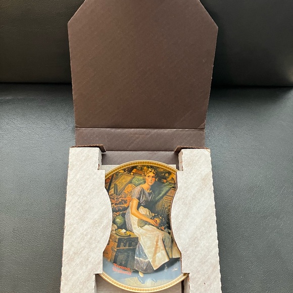 2/$50 Vintage Collector Plate Norman Rockwell Dreaming in the Attic 82 Authentic - Picture 6 of 8